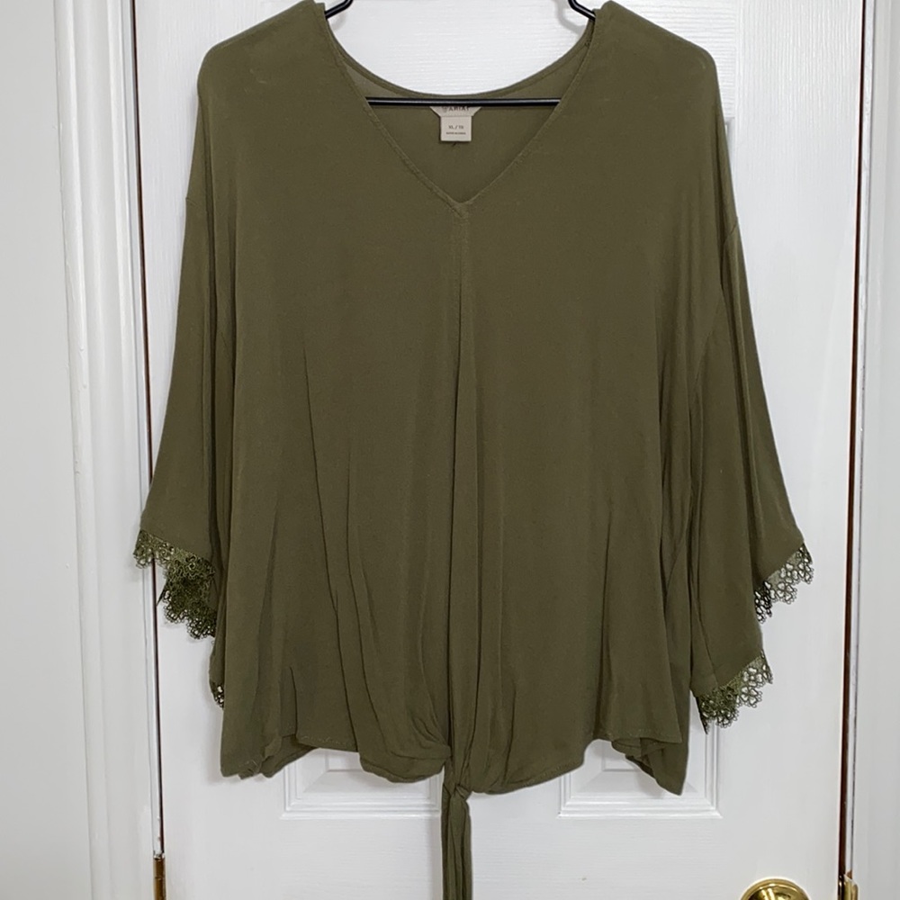 Ariat 3/4 sleeve top.